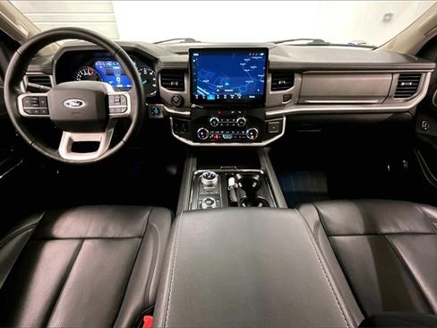 Used 2022 Ford Expedition XLT image 14
