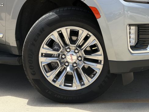 Used 2023 GMC Yukon Denali RWD image 3