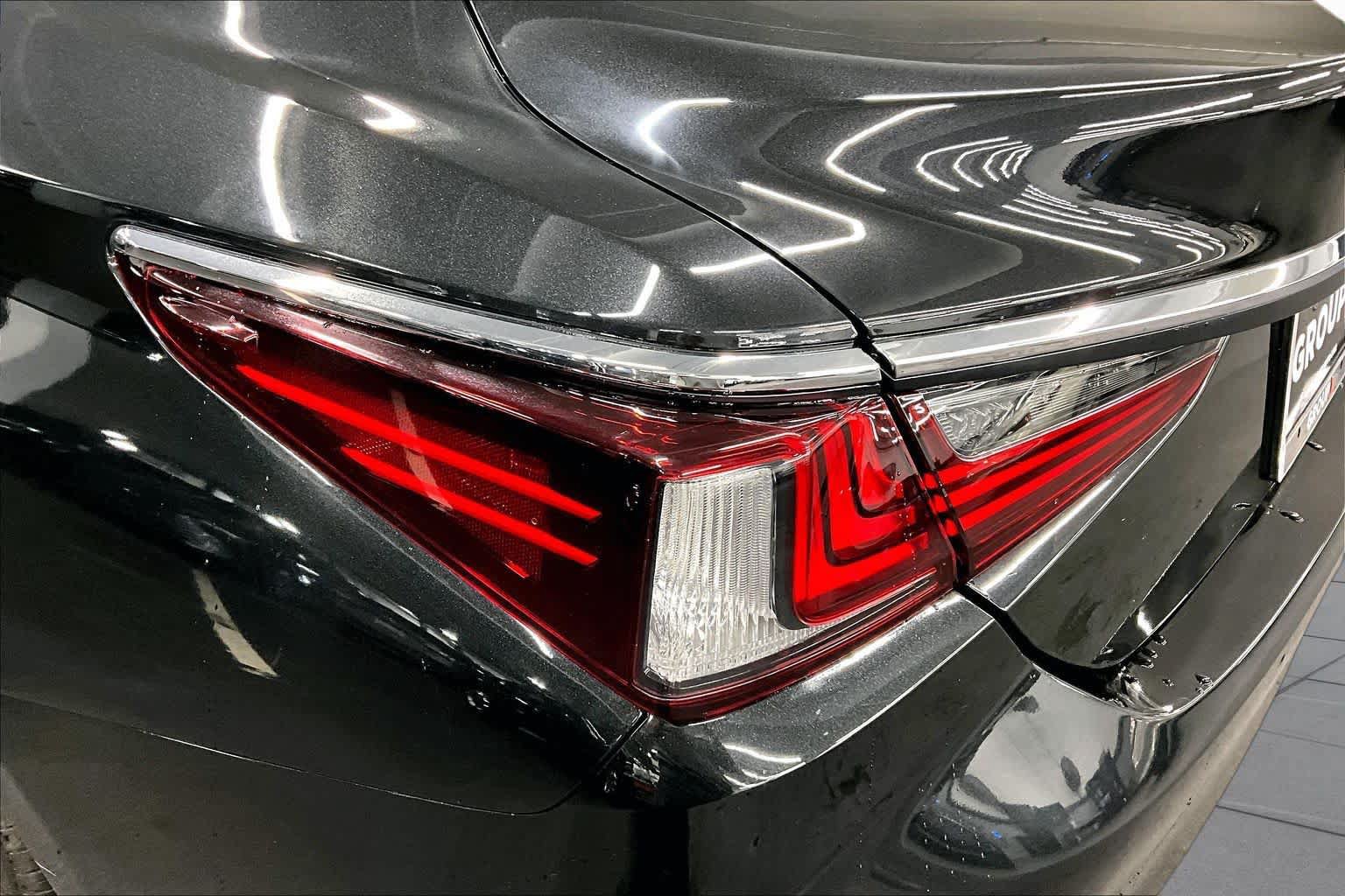 Used 2025 Lexus ES 350 w/ Premium Package FWD image 29