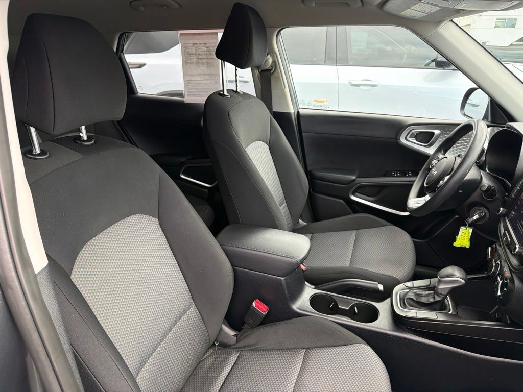 Used 2023 Kia Soul LX FWD image 23