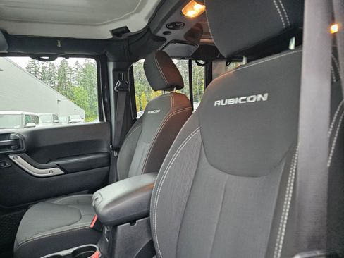 Used 2016 Jeep Wrangler Unlimited Rubicon w/ Connectivity Group AWD/4WD image 25