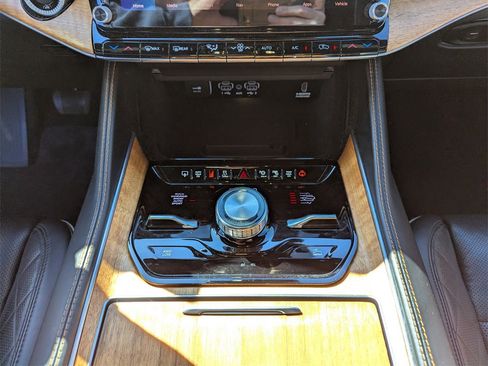 Used 2022 Jeep Grand Wagoneer Series III image 27