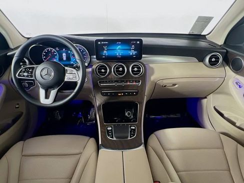 Used 2021 Mercedes-Benz GLC 300 4MATIC w/ Premium Package image 28