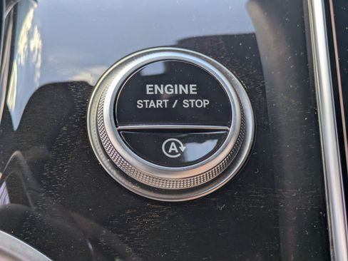 Used 2025 Mercedes-Benz GLC 300 image 29