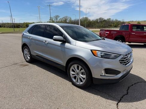 Used 2024 Ford Edge Titanium image 3