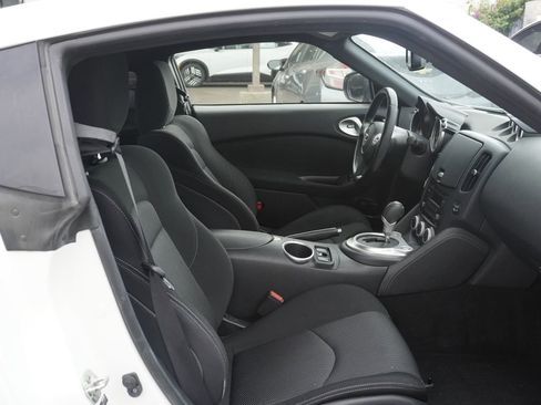 Used 2020 Nissan 370Z Coupe RWD image 22