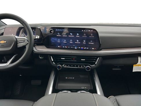 New 2026 Chevrolet Suburban Premier image 12