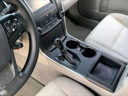 Used 2017 Toyota Camry LE FWD image 16