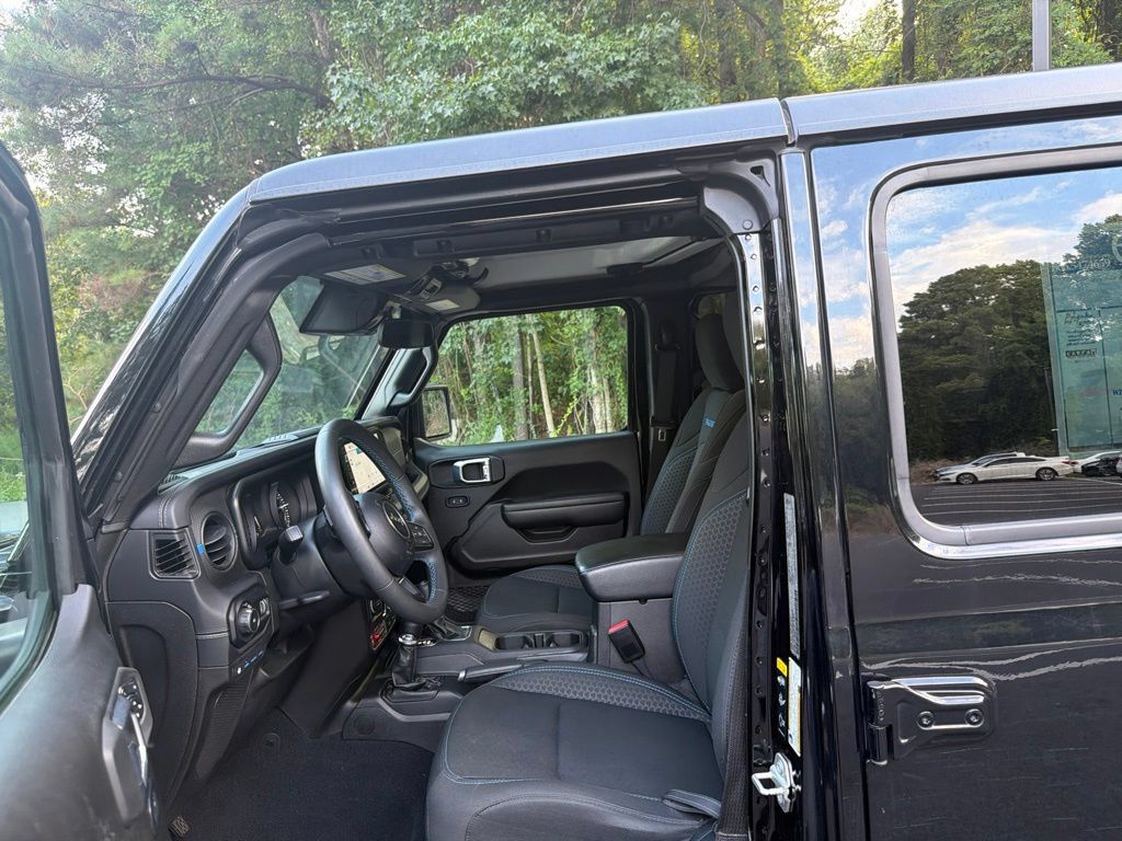 Used 2024 Jeep Wrangler Unlimited Rubicon 4xe AWD/4WD image 9