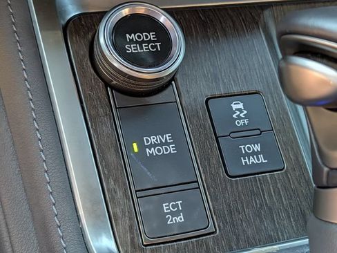 Used 2025 Lexus GX 550 w/ Accessory Package (2T) AWD/4WD image 17