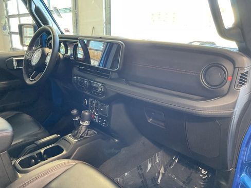 Used 2024 Jeep Wrangler Unlimited Rubicon image 20