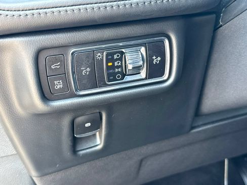 Used 2023 Lincoln Nautilus FWD w/ Premium Package image 34