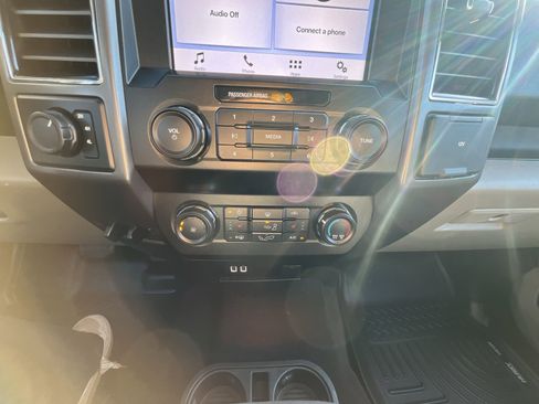 Used 2019 Ford F150 XLT w/ Equipment Group 302A Luxury image 11