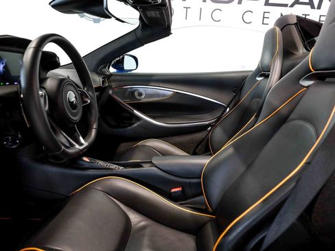Used 2025 McLaren Artura Spider RWD image 28