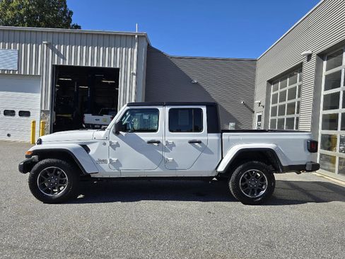 Used 2023 Jeep Gladiator Overland image 7