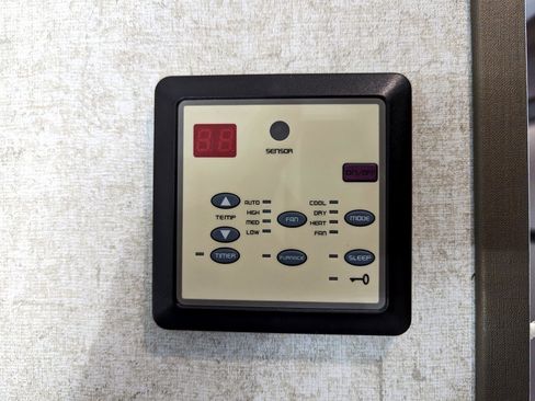 Used 2019 Chevrolet Express 4500 w/ RV Package image 92