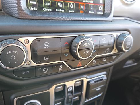 Used 2021 Jeep Wrangler Unlimited Rubicon image 16