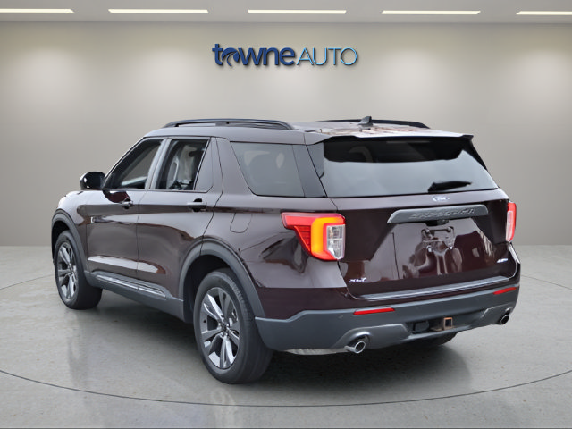 Used 2023 Ford Explorer XLT w/ Equipment Group 202A AWD/4WD image 3