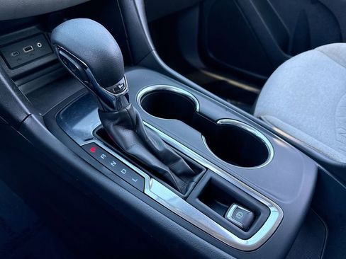 Used 2022 Chevrolet Equinox LS w/ LS Convenience Package FWD image 20