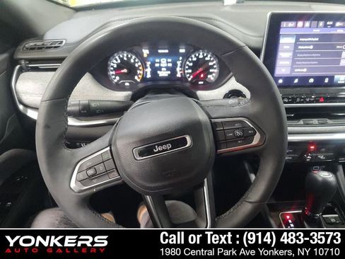 Used 2023 Jeep Compass Latitude w/ Sun and Sound Group AWD/4WD image 8