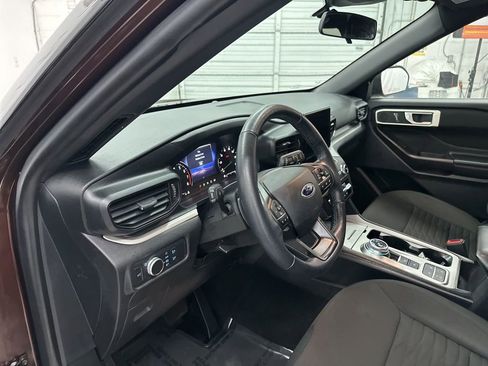 Used 2020 Ford Explorer XLT image 9