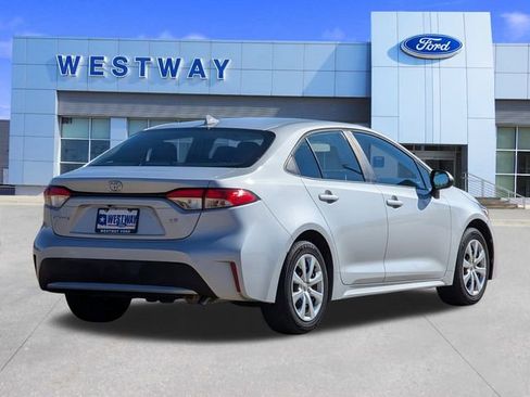 Used 2020 Toyota Corolla LE image 3