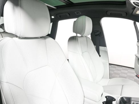 Certified 2025 Porsche Macan image 23