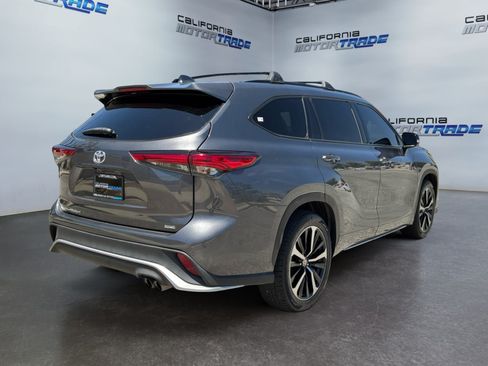 Used 2021 Toyota Highlander XSE FWD image 5