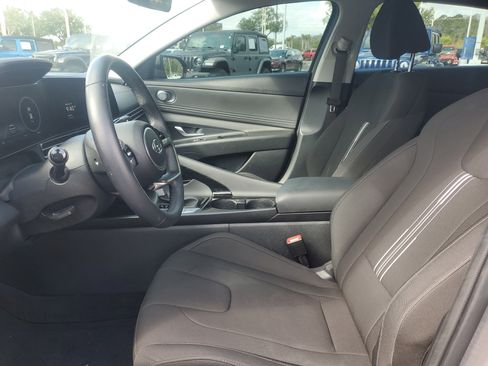 Used 2023 Hyundai Elantra SEL w/ Convenience Package FWD image 12