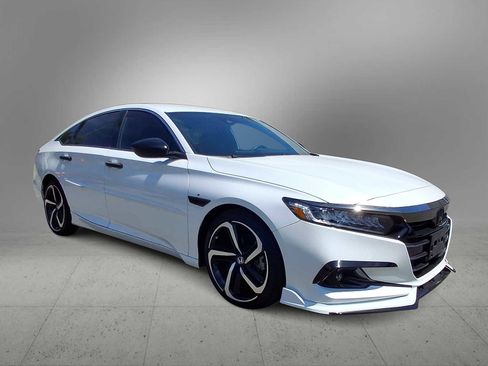 Used 2022 Honda Accord Sport image 2