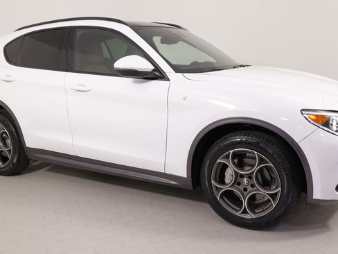 Used 2023 Alfa Romeo Stelvio Ti image 9