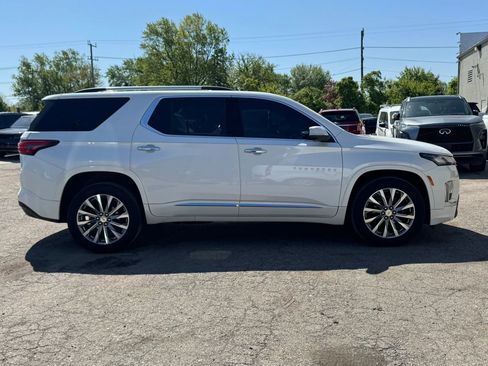 Used 2023 Chevrolet Traverse Premier AWD/4WD image 4