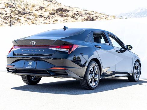 Used 2023 Hyundai Elantra SEL FWD image 10