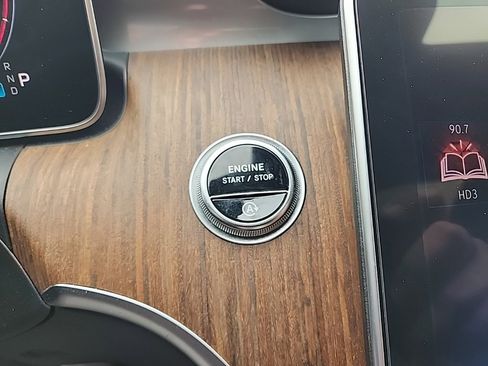 Used 2024 Mercedes-Benz C 300 Sedan image 30