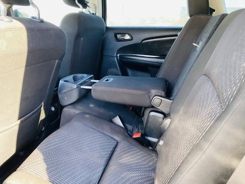 Used 2019 Dodge Journey SE image 25