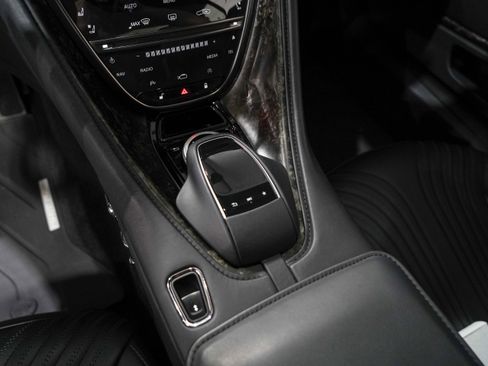 Used 2023 Aston Martin DB11 V12 RWD image 12