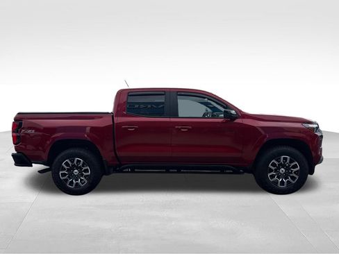 Used 2025 Chevrolet Colorado Z71 w/ Technology Package AWD/4WD image 7