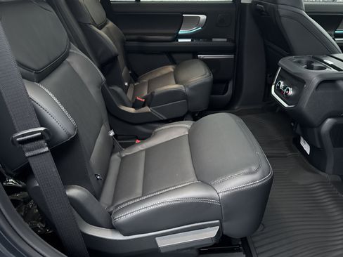 New 2025 Ford Expedition Platinum w/ Driver's Package image 17