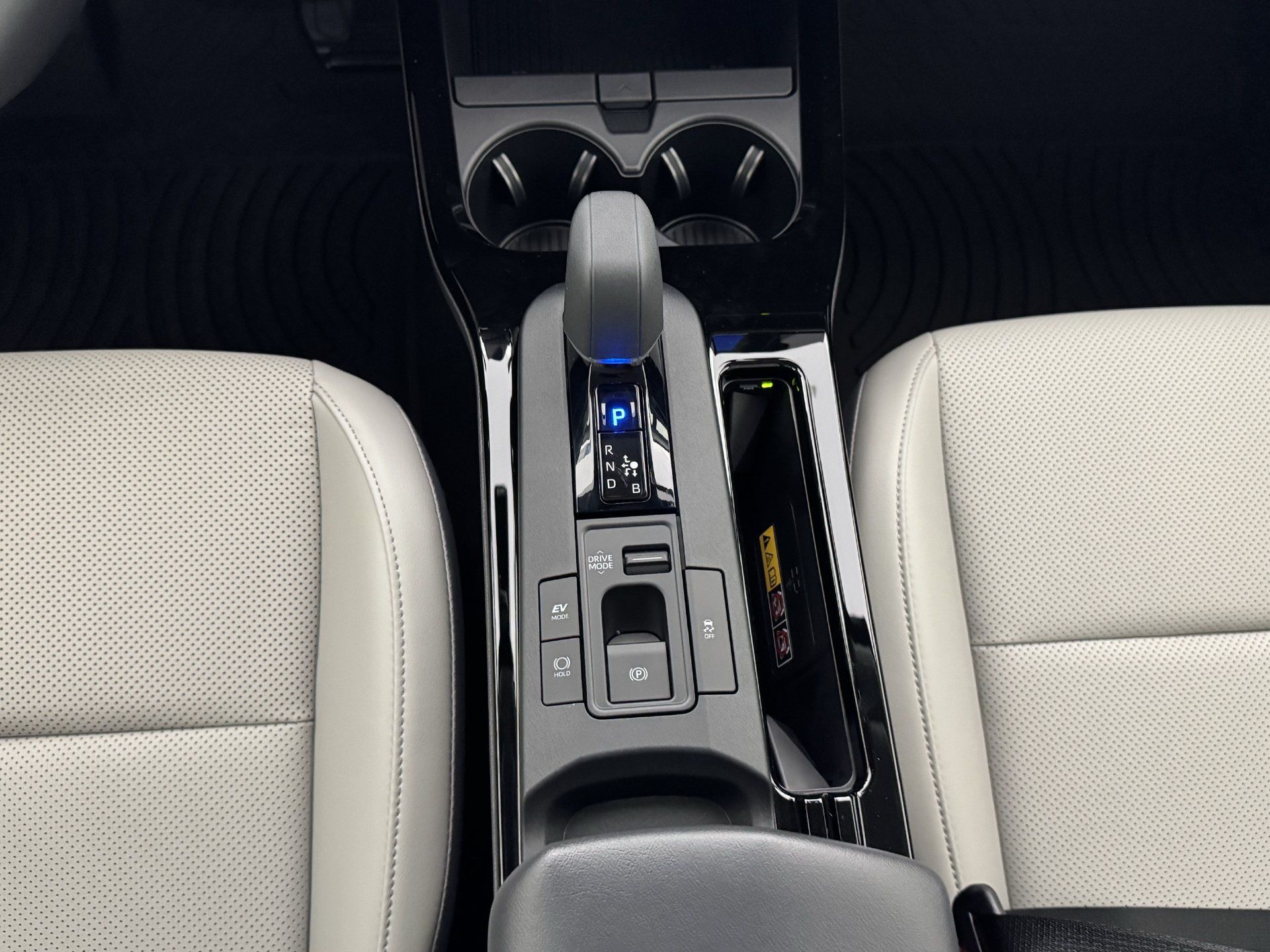 New 2027 Toyota Prius XLE FWD image 9