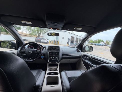 Used 2017 Dodge Grand Caravan SXT FWD image 29