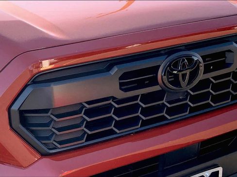 Used 2025 Toyota Tacoma TRD Off-Road image 29