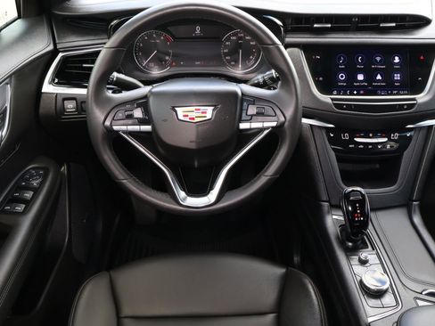 Used 2025 Cadillac XT6 Luxury image 15