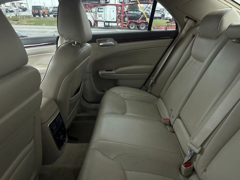 Used 2011 Chrysler 300 Limited w/ Luxury Group image 10
