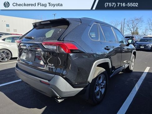 Used 2022 Toyota RAV4 XLE image 6
