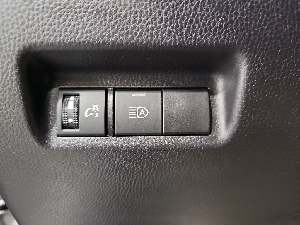 Used 2025 Toyota RAV4 XLE AWD/4WD image 27