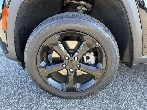 Used 2023 Jeep Grand Cherokee L Altitude image 15