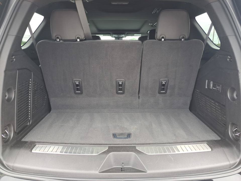 Used 2024 Chevrolet Tahoe Premier AWD/4WD image 25