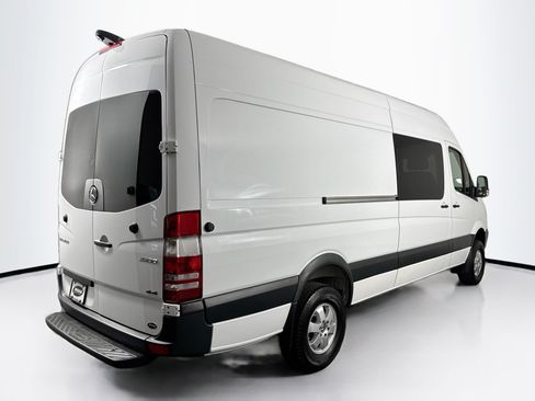 Used 2018 Mercedes-Benz Sprinter 2500 image 11