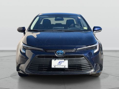 Used 2023 Toyota Corolla LE FWD image 2