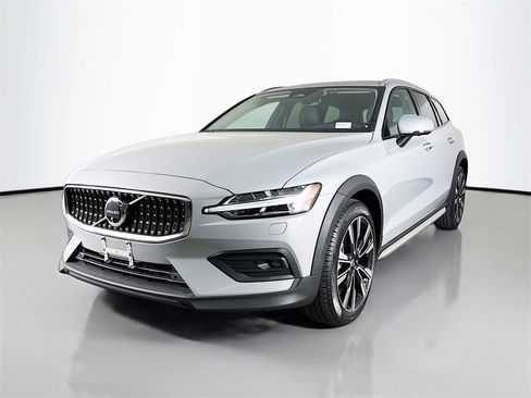 New 2026 Volvo V60 B5 Cross Country Ultra w/ Climate Package image 3